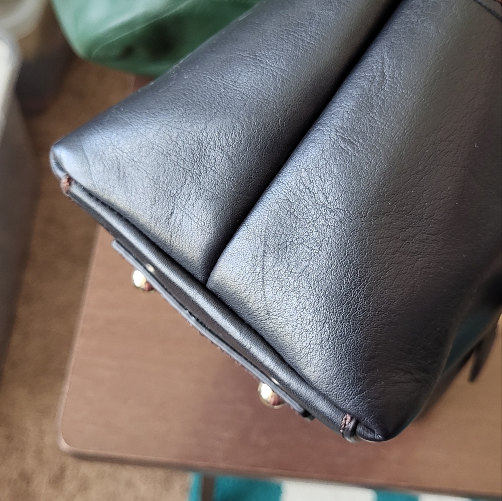 EUC Dooney & Bourke Florentine Leather Small Lucy Bag In Black - Picture 6 of 13